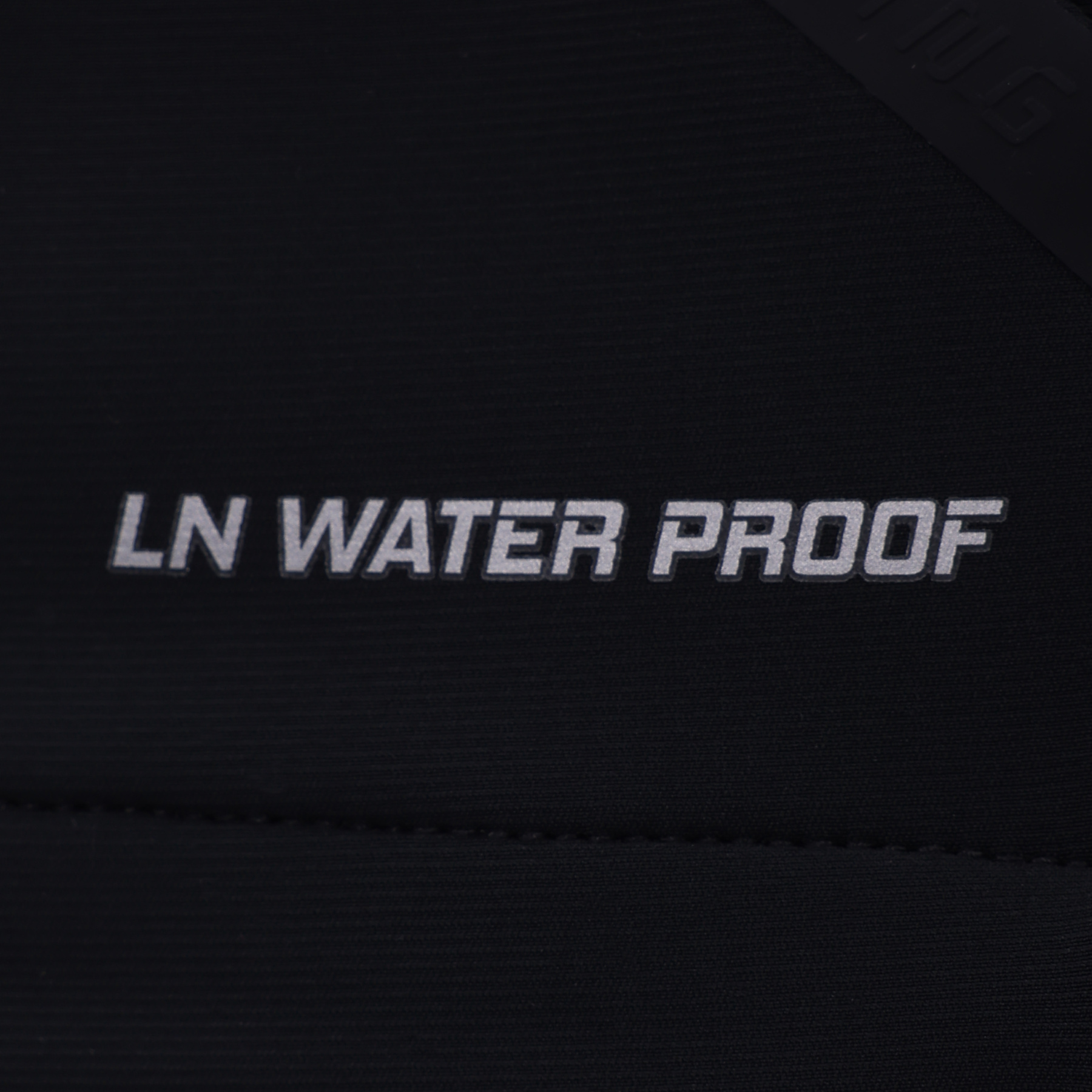 AFDW110-3 Ветровка Essentials черный